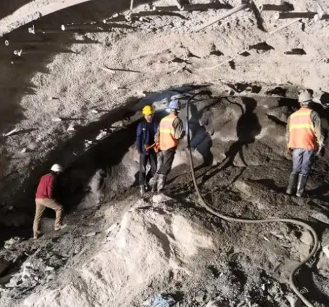 苏州隧道拱顶带模注浆料，微膨胀注浆料的特点及施工工艺